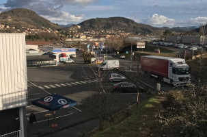Zone commerciale de Brives-Charensac.
