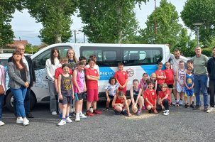 Des jeunes, des minibus et des sous de la Région. 