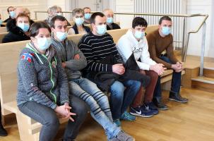 La famille Salgues lors de la seconde audience judiciaire au Puy-En-Velay.