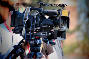 De plus en plus, la ville du Puy-en-Velay devient un plateau de cinéma. 