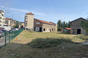 Proposition: 300 places des stationnements à la place de l'antique friche de la République