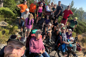 La "joyeuse troupe" sur le chemin