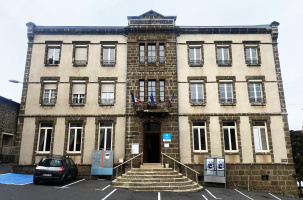 Loudes est le théâtre de maintes tensions au sein de son conseil municipal. 