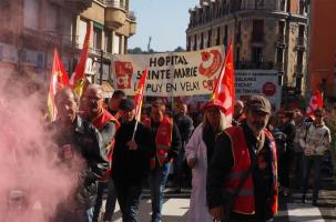 Des manifestants de l'hôpital Sainte-Marie au Puy