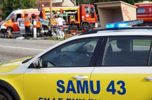Une voiture du SAMU 43