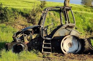 Le tracteur a pris feu au carrefour des CD 589 et CD 25 à St-Privat d’Allier.
