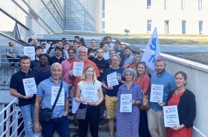 Le Collectif 384 avec, comme slogan : "Enseignant(e) du supérieur, pas inférieur(e) !"
