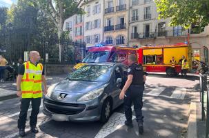 La septuagénaire traversait un passage piéton quand elle a été renversée.