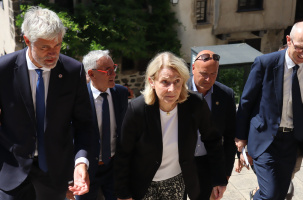 Catherine Pégard, ministre de la Culture à son arrivée à la cathédrale