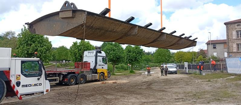 Un clapet pèse plus de 35 tonnes
