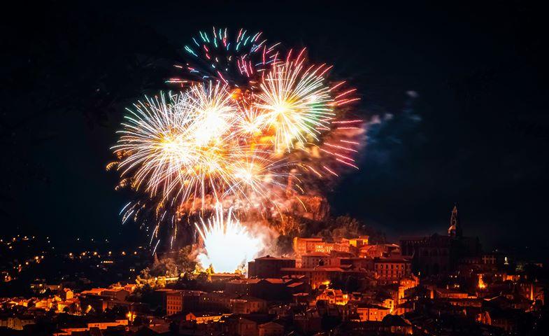 Fêter le nouvel an est une tradition ancestrale, célébrée sur la planète entière.