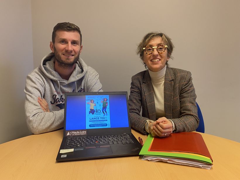 Christelle Valantin, élue référente et Thomas Lhoste, coordinateur jeunesse oeuvrent pour Id Jeunes