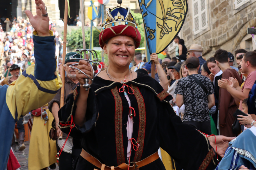 Le nouveau Roi de l'oiseau est un Reine, Katia Tejada, aussi souriante que talentueuse. 