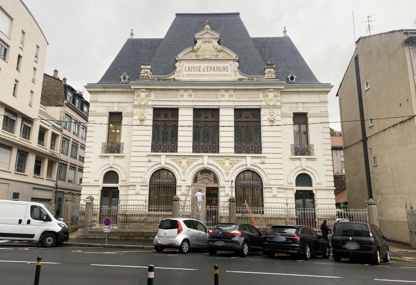 Diagnostics des pathologies médicales et chirurgies oculaires seront procédées.