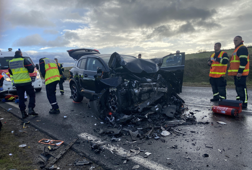 Très choqué, le conducteur de la Citroën a été acheminé en urgence relative au CHER.
