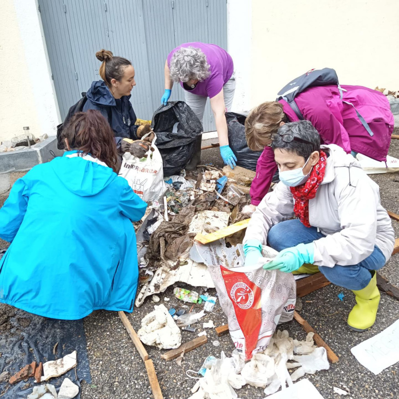 Collecte de déchets à Pont de Lignon le 16 mai avec le projet Azur.
