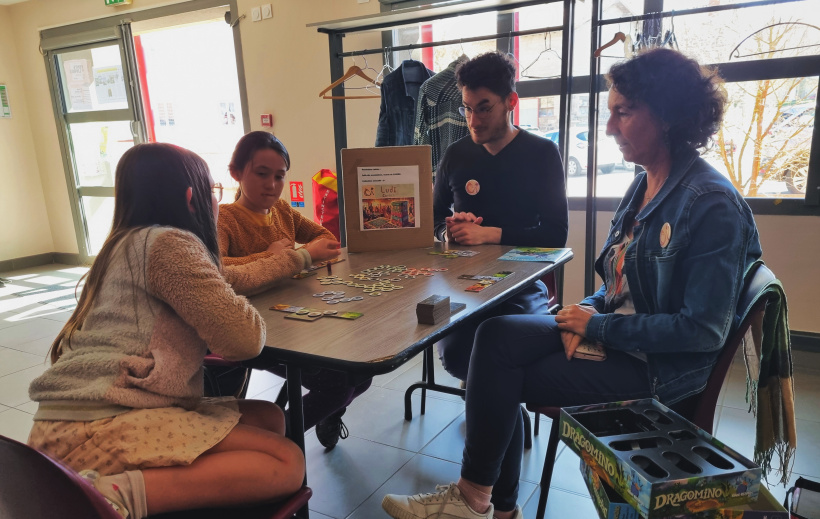 Animation jeu de société durant la vente des livres