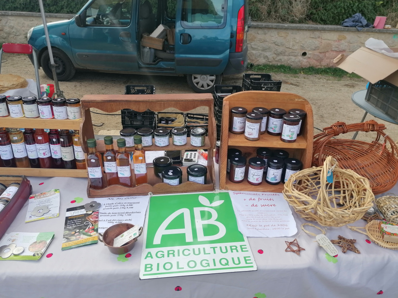 L'attribution du label AB est faite par l'Agence Bio pour les agriculteurs très bio. 