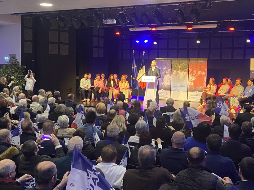 Laurent Wauquiez parle à ses adhérents