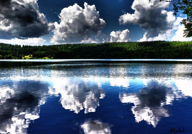 La lac du Bouchet est catégorisé comme "Excellent" pour sa qualité de l'eau selon l'ARS.