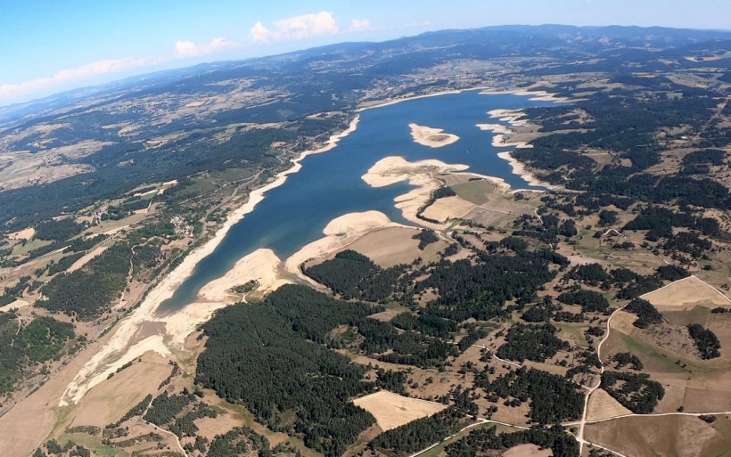 La retenue d'eau de Naussac, aussi fragile qu'indispensable. 