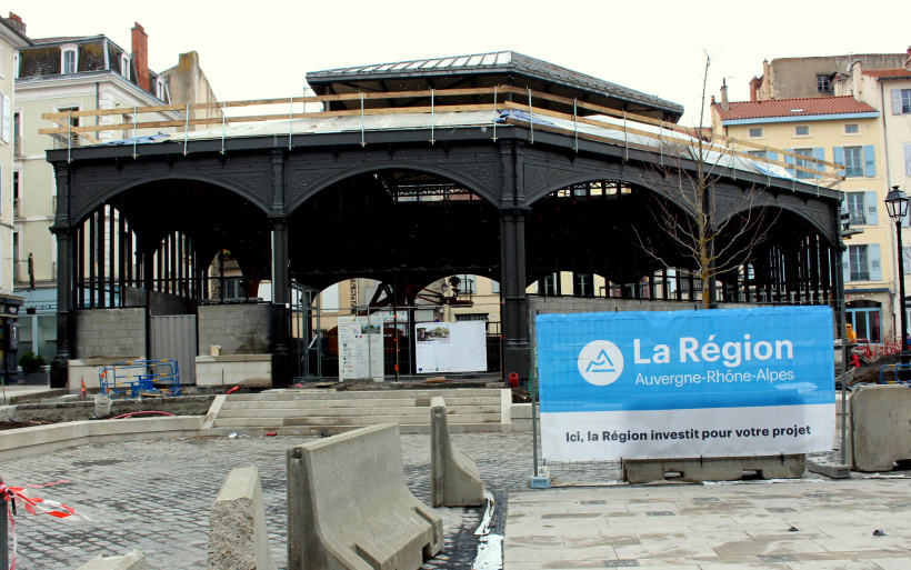 L'attribution du Marché public des halles en pleine tempête.