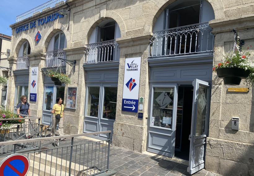 Les enquêteurs missionnés par le PNF en visite au Puy-en-Velay.