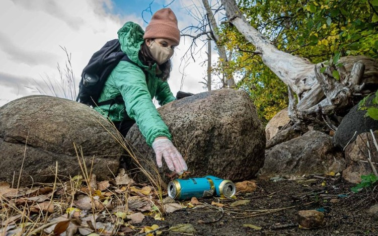 Nettoyer la nature, l'eau et la terre.