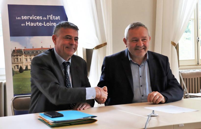 Le préfet de Haute-Loire Eric Etienne et Bernard Souvignet de l'AMF 43.
