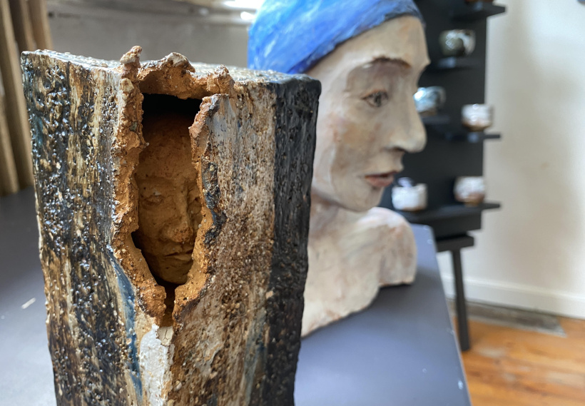 Qui se cache dans l'antre de la Galerie Atelier Ephémère ? Poussez la porte et admirez... 