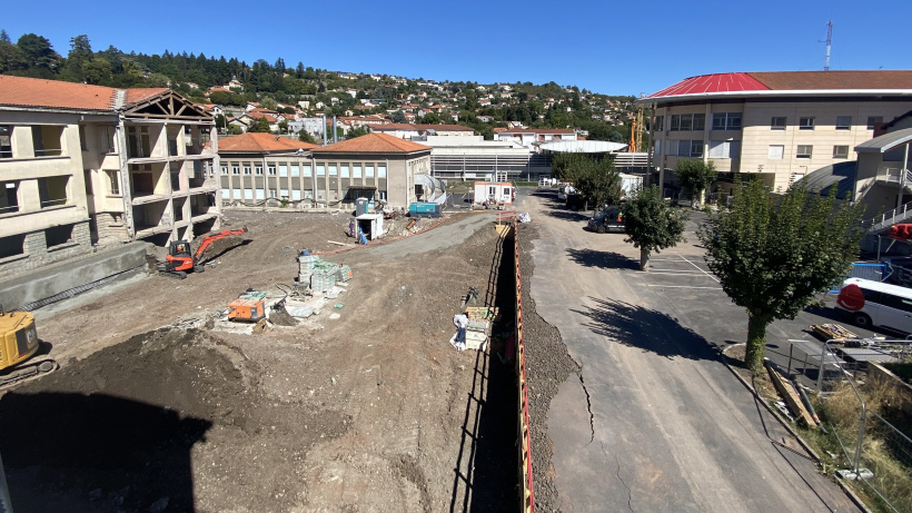 Des travaux importants et des bouts de toits sans tuiles
