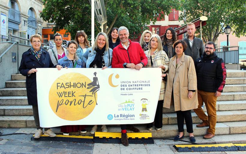 Des patronnes de salons de coiffures participants aux côtés de la Ville et de la Région. 