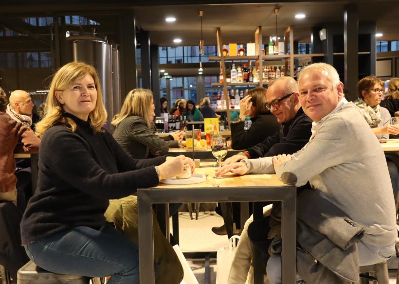 Les premiers clients durant les premières heures de vie des Halles Ponotes.