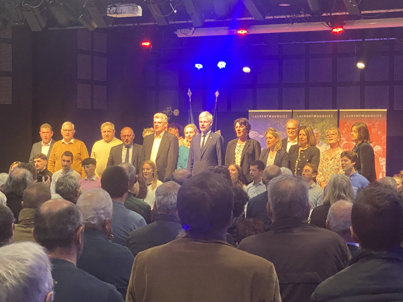 Laurent Wauquiez accompagné des élus