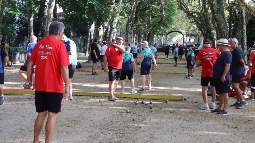 Les vétérans ont lancé les premières boules