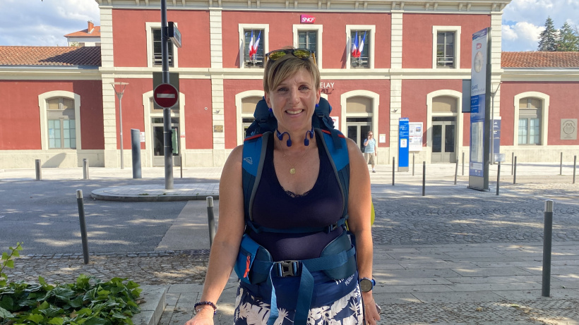 Sandra à son arrivée à la gare