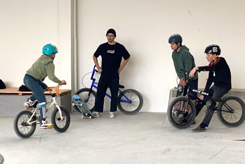 BMX, skate ou trotinette se retrouvent au skatepark