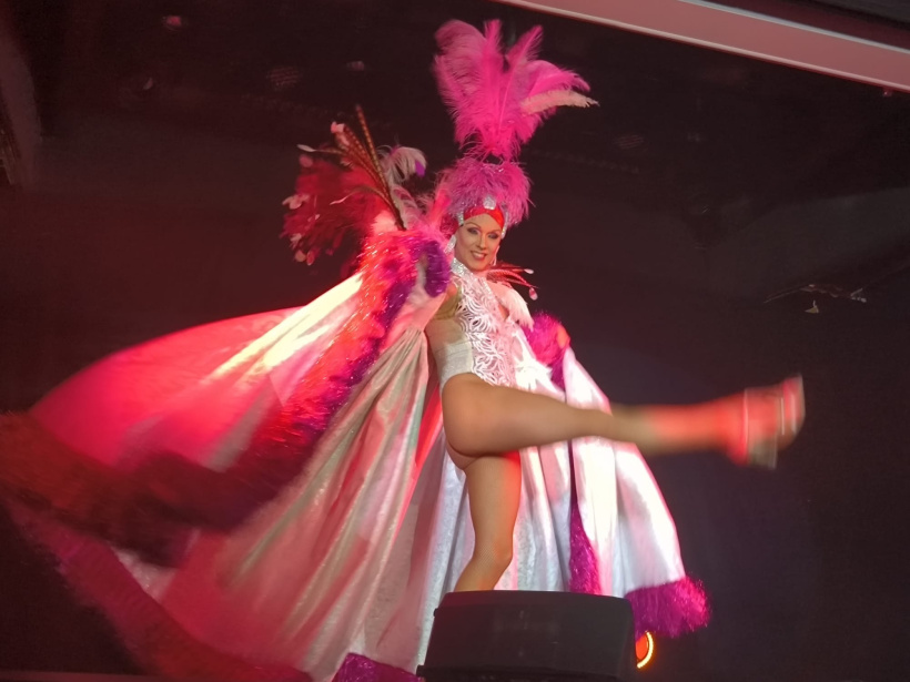 En danseuse de cabaret