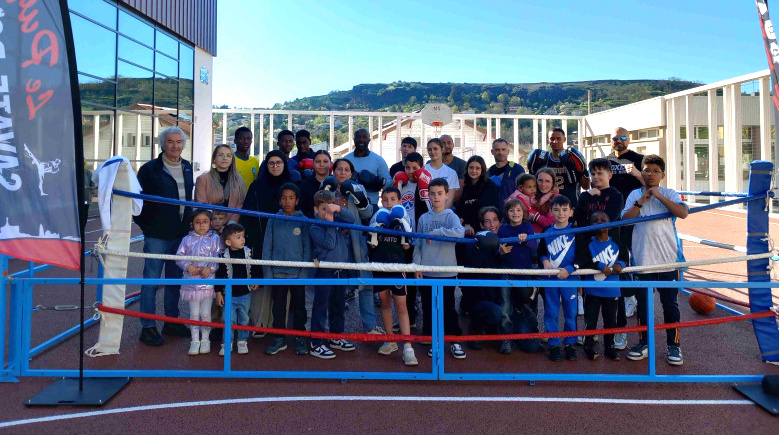 Les participants à l'initiation à la boxe français